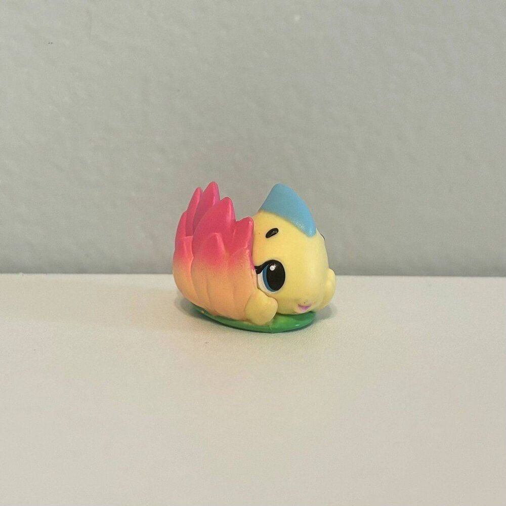 Hatchimals Hiding Yellow Chameloon 1"
